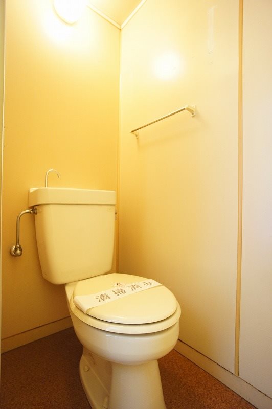 トイレ　すっきりとして生活感のあるトイレです♪