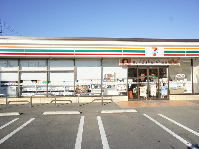 コンビニ　セブンイレブン（コンビニ）まで550m