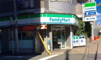 コンビニ　ファミリーマート上町一丁目店（コンビニ）まで121m