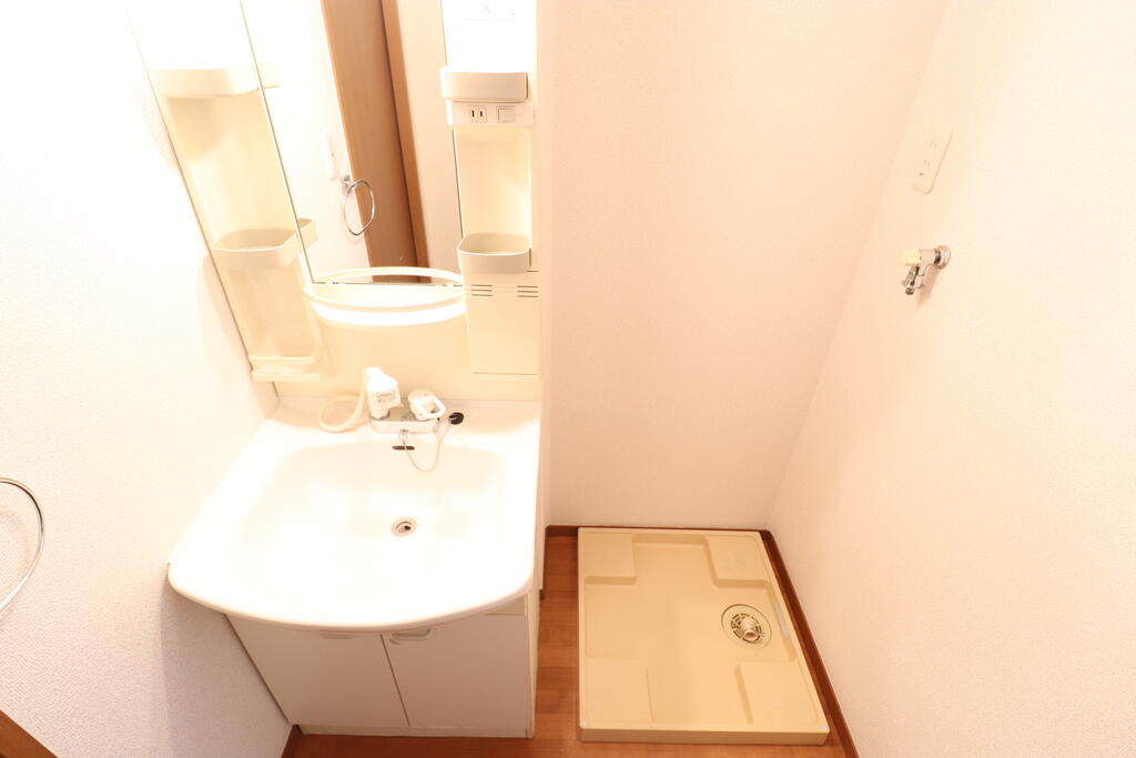 洗面設備　シャワー付きドレッサー