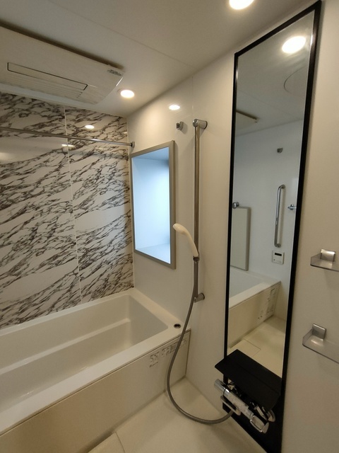 バス・シャワールーム　浴室暖房乾燥機あり