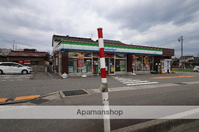 コンビニ　ファミリーマート（コンビニ）まで1717m