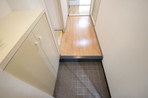 玄関　※別部屋の写真です。