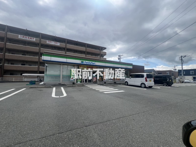 コンビニ　ファミリーマート　みやき西島店（コンビニ）まで300m