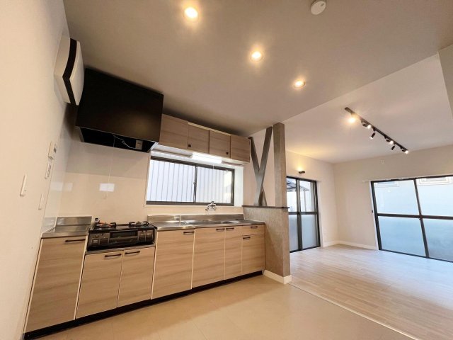 キッチン　木目調のお洒落なキッチンです。