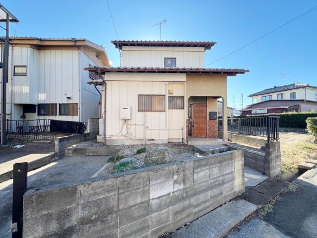 建物外観　閑静な住宅街にたたずむ一軒家です。
