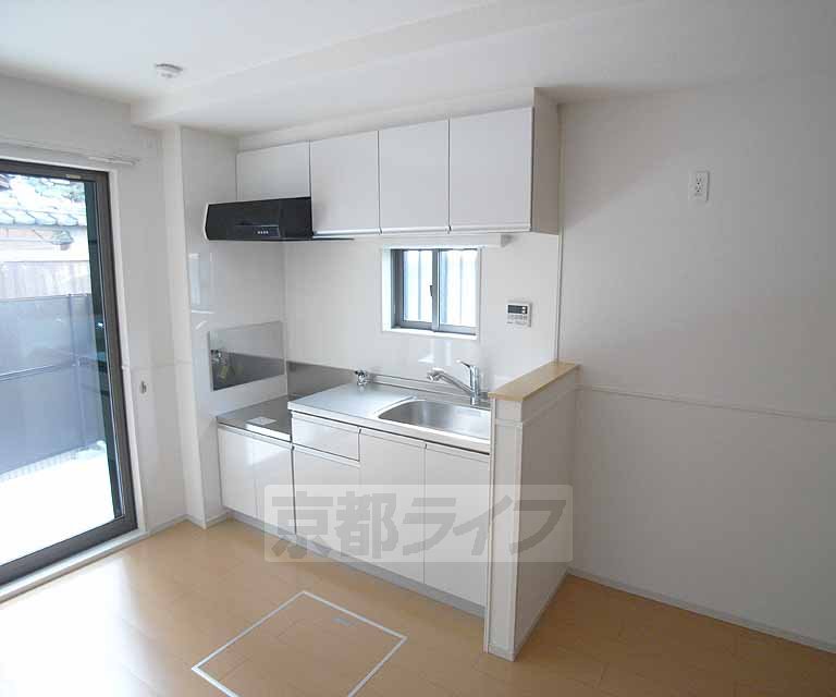 キッチン　大きなキッチンですね。