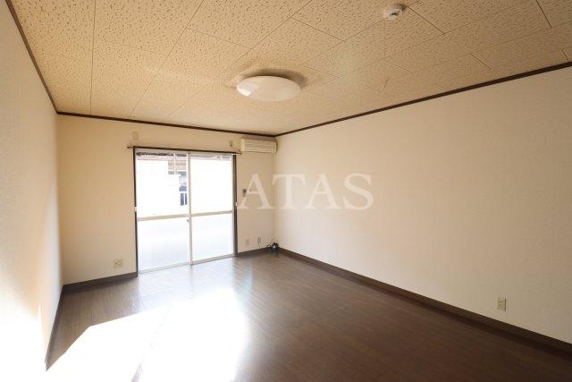 居室・リビング　同物件別部屋です。