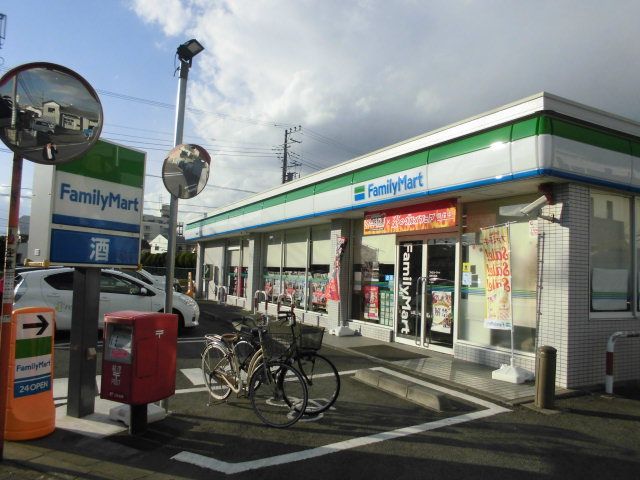 コンビニ　ファミリーマート湘南松尾店（コンビニ）まで105m