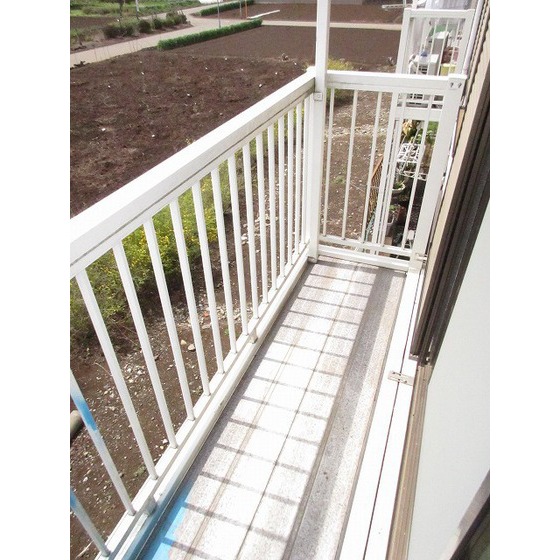 バルコニー　写真は１０２号室です