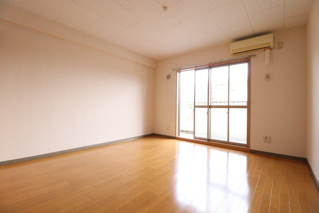 居室・リビング　洋室！