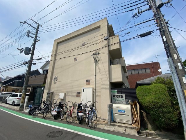 建物外観　オートロック付きで安心です