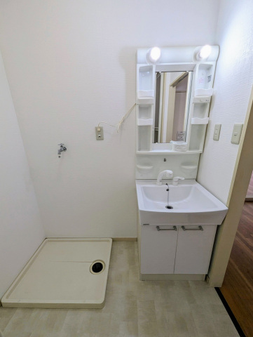 洗面設備　洗面化粧台と洗濯機置き場