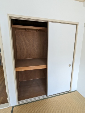 収納　押入