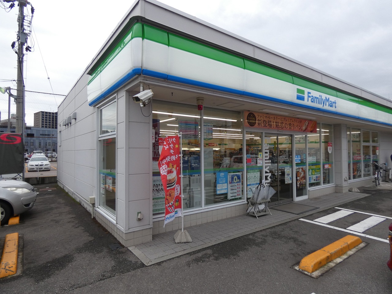 コンビニ　ファミリーマート金沢広岡三丁目店（コンビニ）まで190m