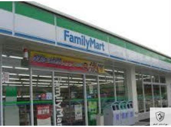 コンビニ　ファミリーマート美濃加茂前平店（コンビニ）まで1052m