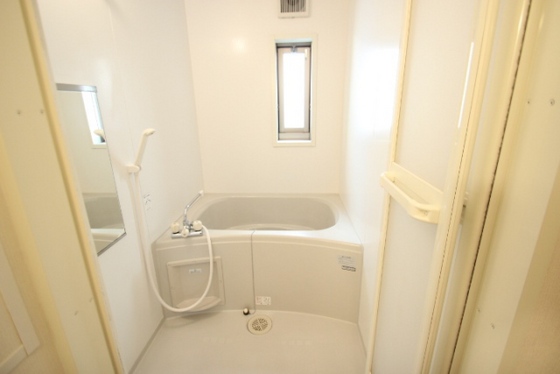 バス・シャワールーム　※別部屋の写真です