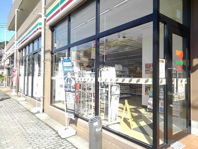 コンビニ　セブンイレブン鹿児島長田町店（コンビニ）まで927m