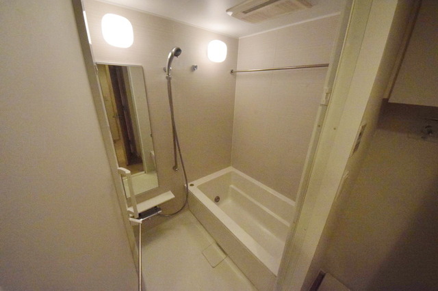 バス・シャワールーム　※別部屋の参考写真です。