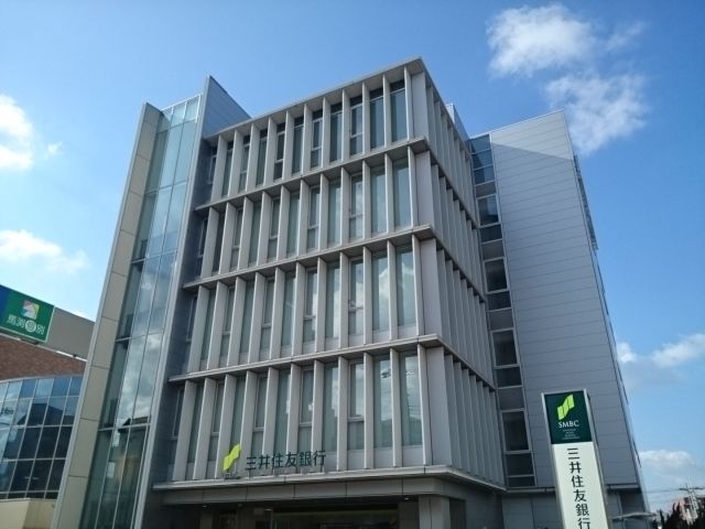 銀行　三井住友銀行様（銀行）まで1750m