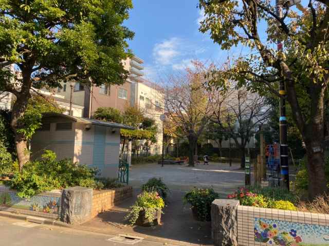 公園　くじゃく児童遊園（公園）まで1592m