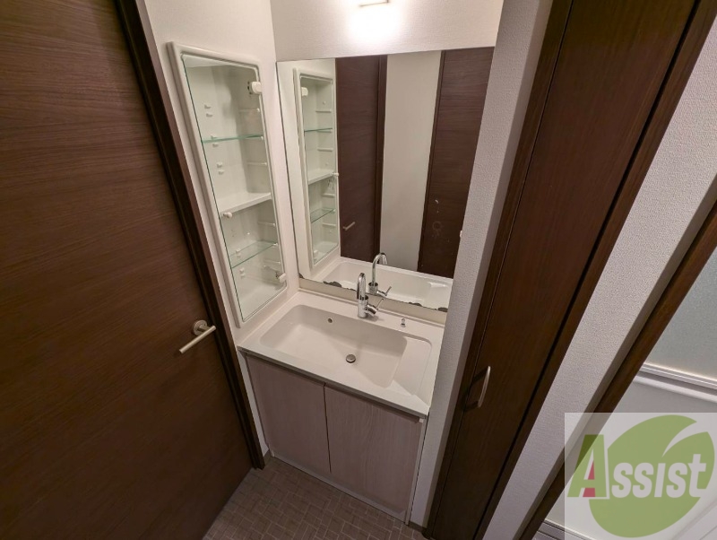 洗面設備　シャンプードレッサー。身支度はここでばっちり。