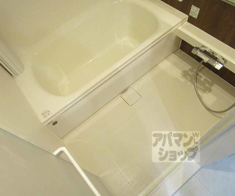 バス・シャワールーム　２０２号室の写真です。