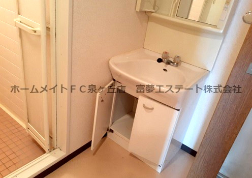 洗面設備　スペースが確保できる洗面所です