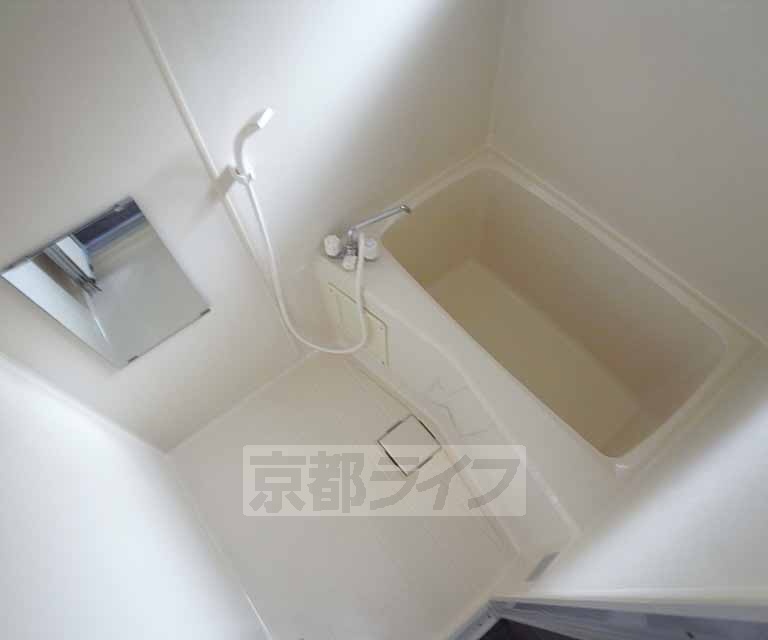 バス・シャワールーム　清潔感のある浴室ですね。