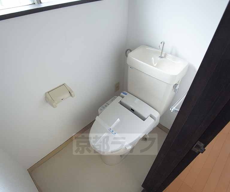 トイレ　ウォシュレット付きのトイレです。