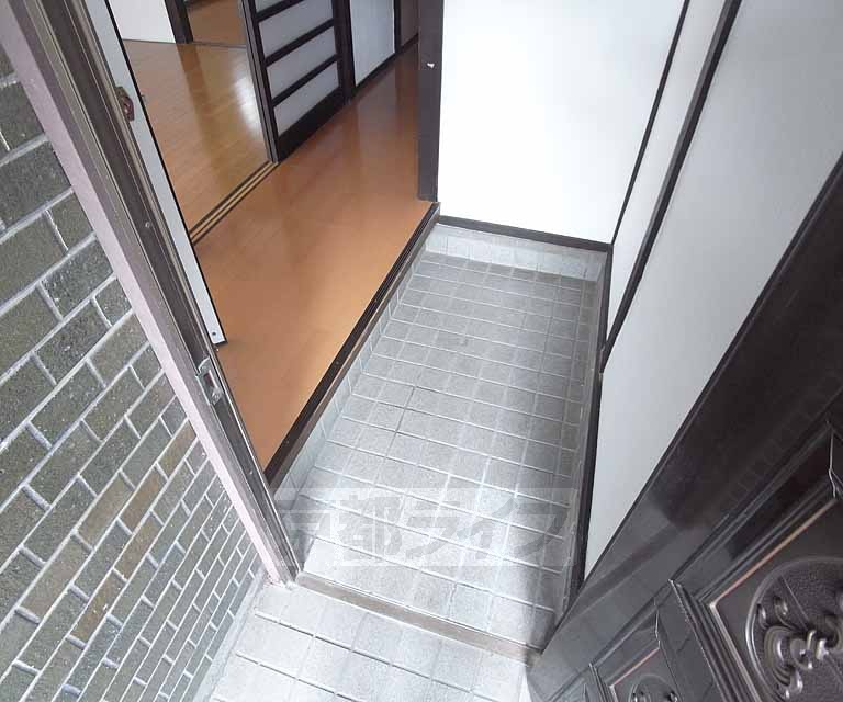 玄関　ゆったりとした玄関ですね。