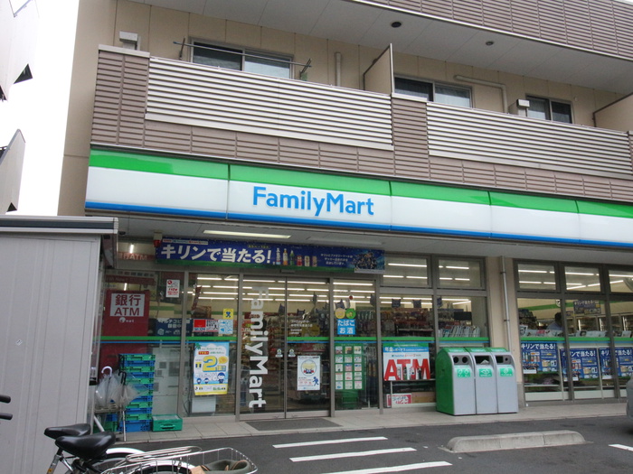 コンビニ　ファミリーマート（コンビニ）まで137m