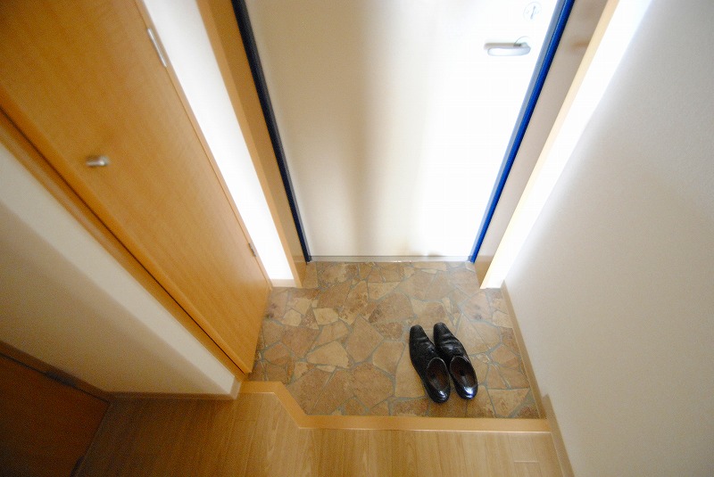 玄関　玄関収納も大きな仕様です