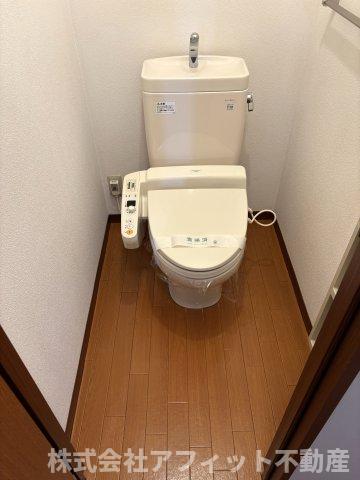 トイレ　温水洗浄暖房便座