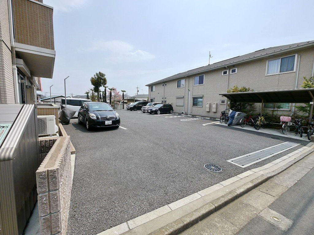 駐車場　駐車場