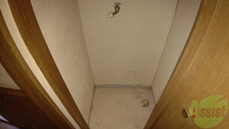 その他設備　洗濯パンが設置されており洗濯機も問題なく設置出来そうですね。