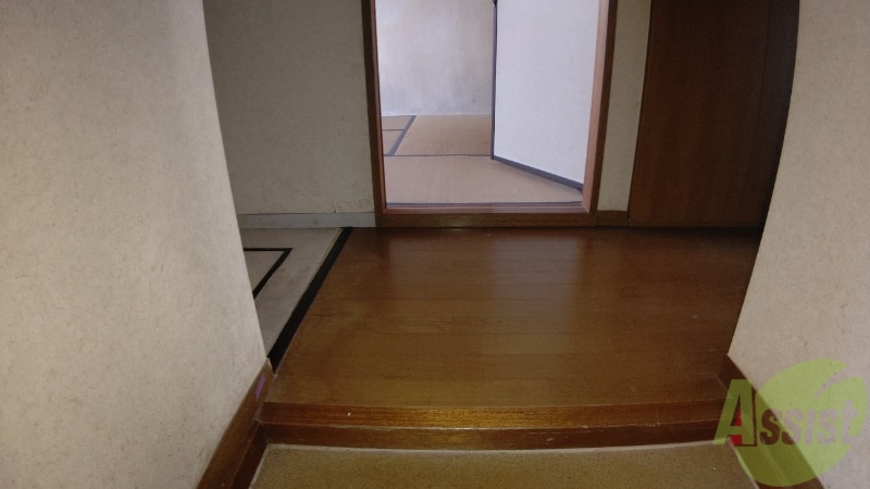 玄関　玄関からの階段スぺ*スも上がりやすそうですね。