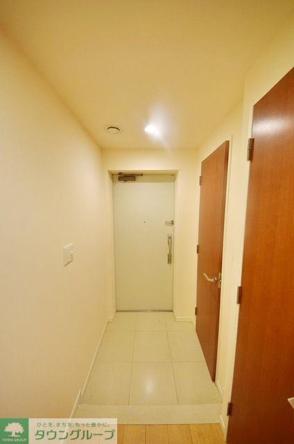 玄関　別タイプのお部屋写真です