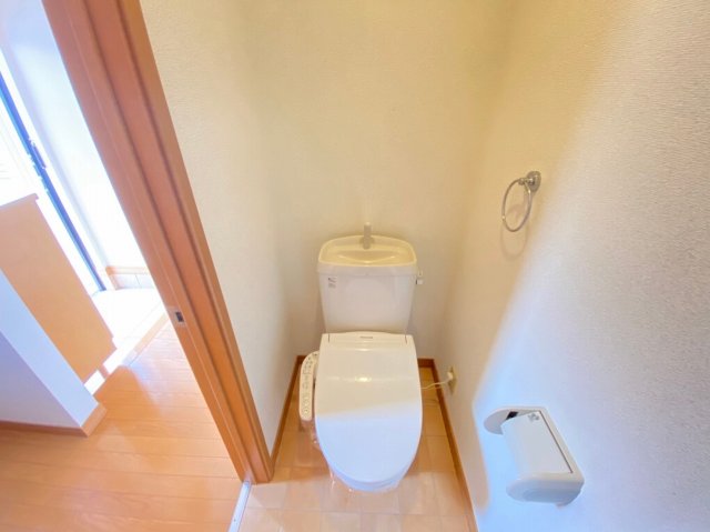 トイレ　※同物件別号室の写真になります