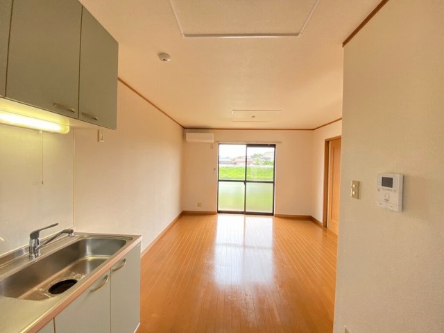 居室・リビング　※同物件別号室の写真になります