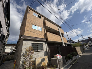 建物外観　防犯カメラ、宅配ボックス、オートロック完備☆