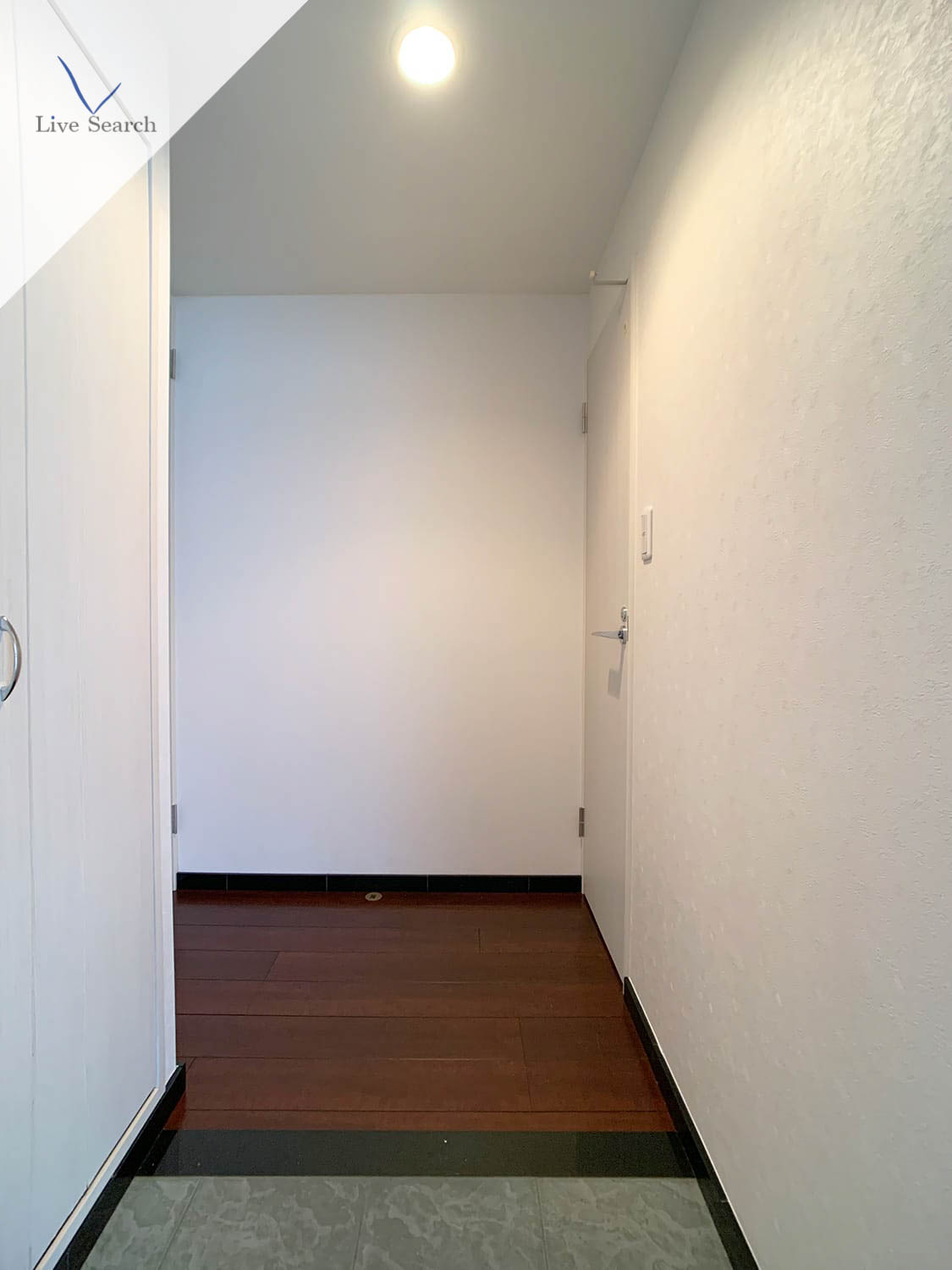 玄関　別部屋の内装写真となります。 ※室内の参考イメージ