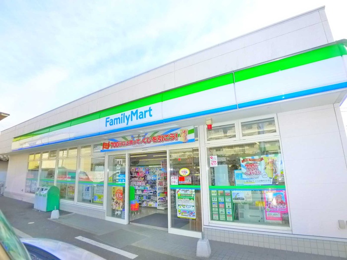 コンビニ　ファミリーマート（コンビニ）まで230m