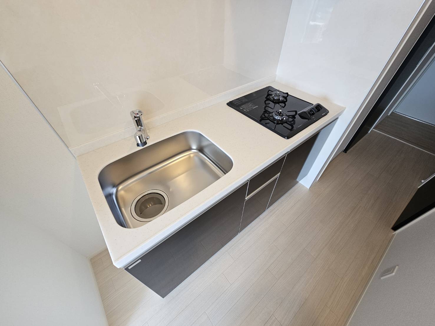 キッチン　2口ガスコンロ付システムキッチン。