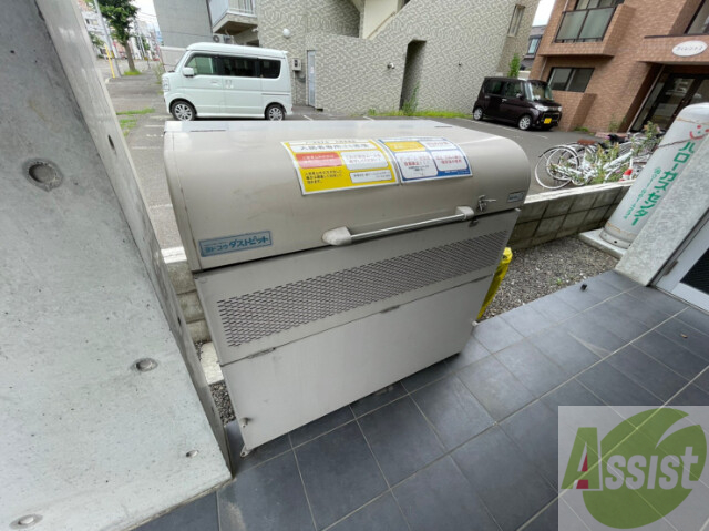 駐車場　ゴミ置き場その他