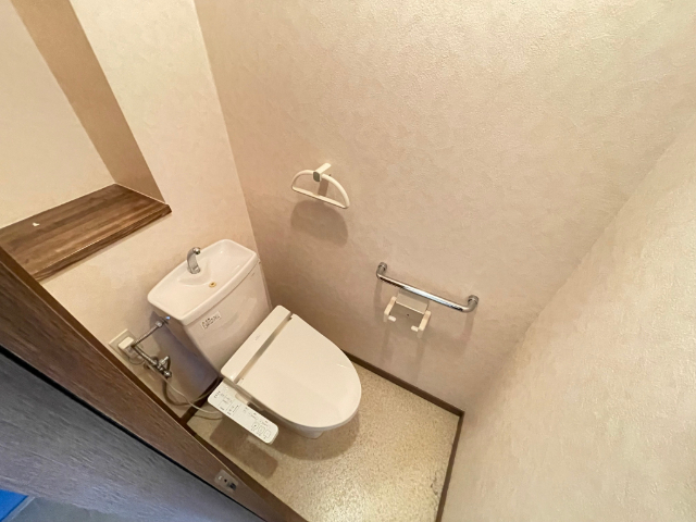 トイレ　温水洗浄便座付き