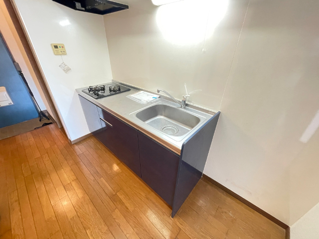 キッチン　３口コンロのシステムキッチン