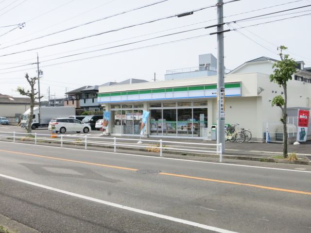コンビニ　ファミリーマート（コンビニ）まで30m