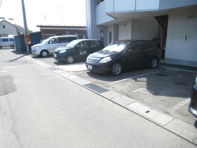 駐車場　駐車場