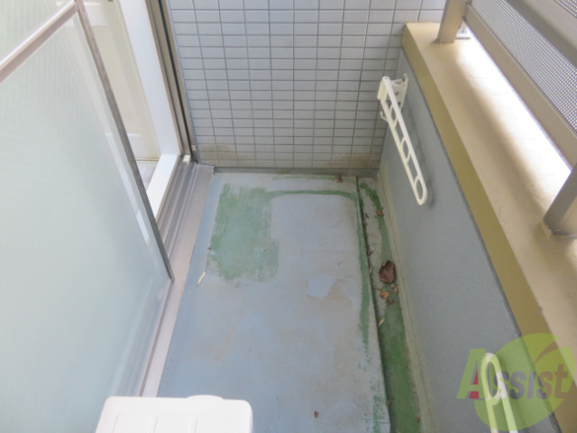 バルコニー　バルコニーは洗濯物を干すスペースが確保されていました。